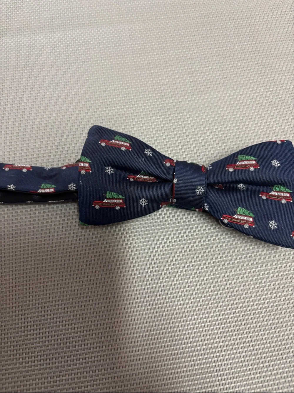 Chaps men’s Christmas Navy Bow Tie with Red Car and Green Tree Print NWT